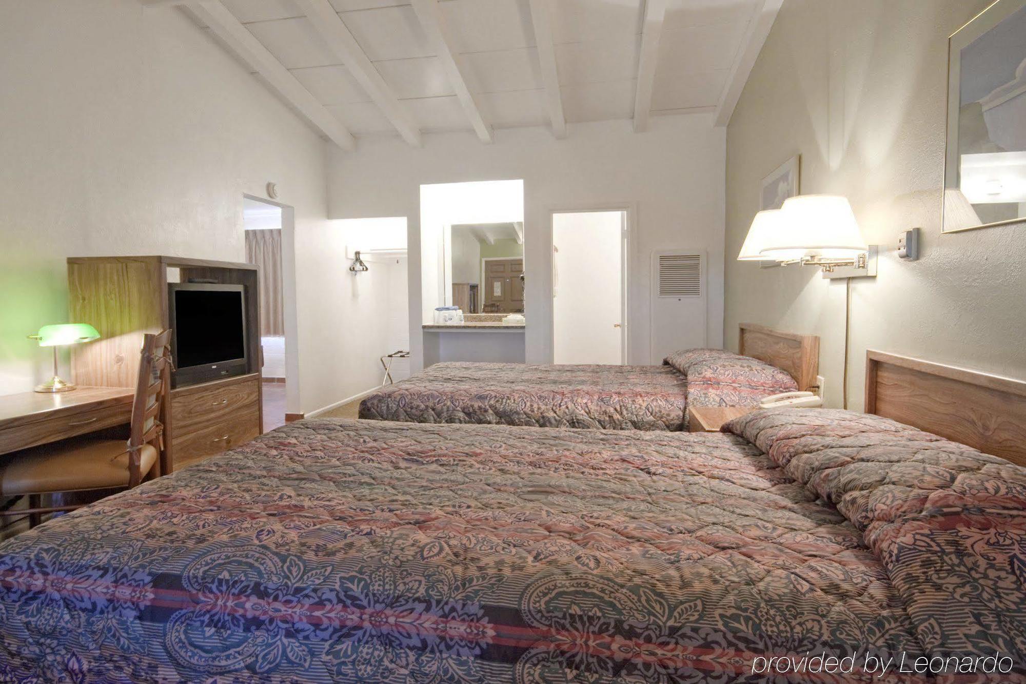Americas Best Value Inn & Suites Бисби Номер фото